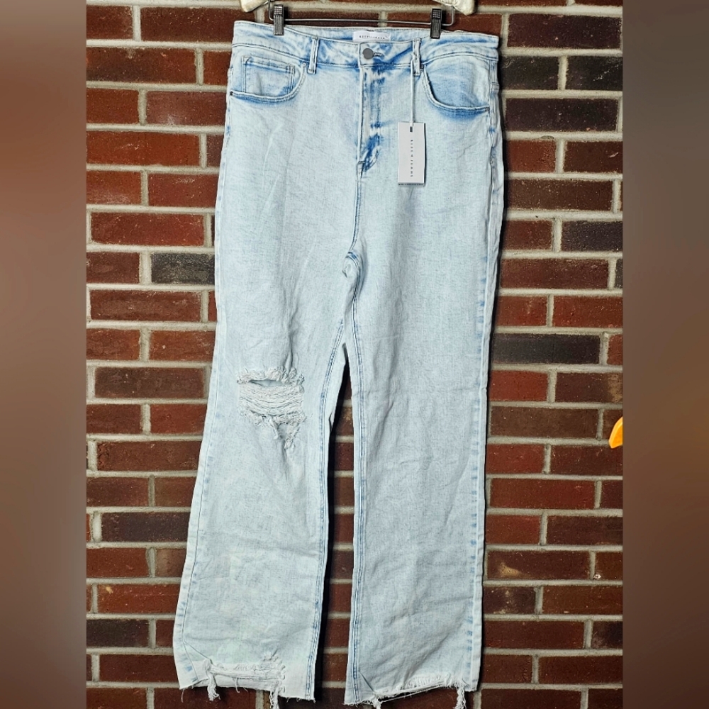 Risen Jeans: High Rise Long Inseam Straight   Lighwash Jeans | NWT!!